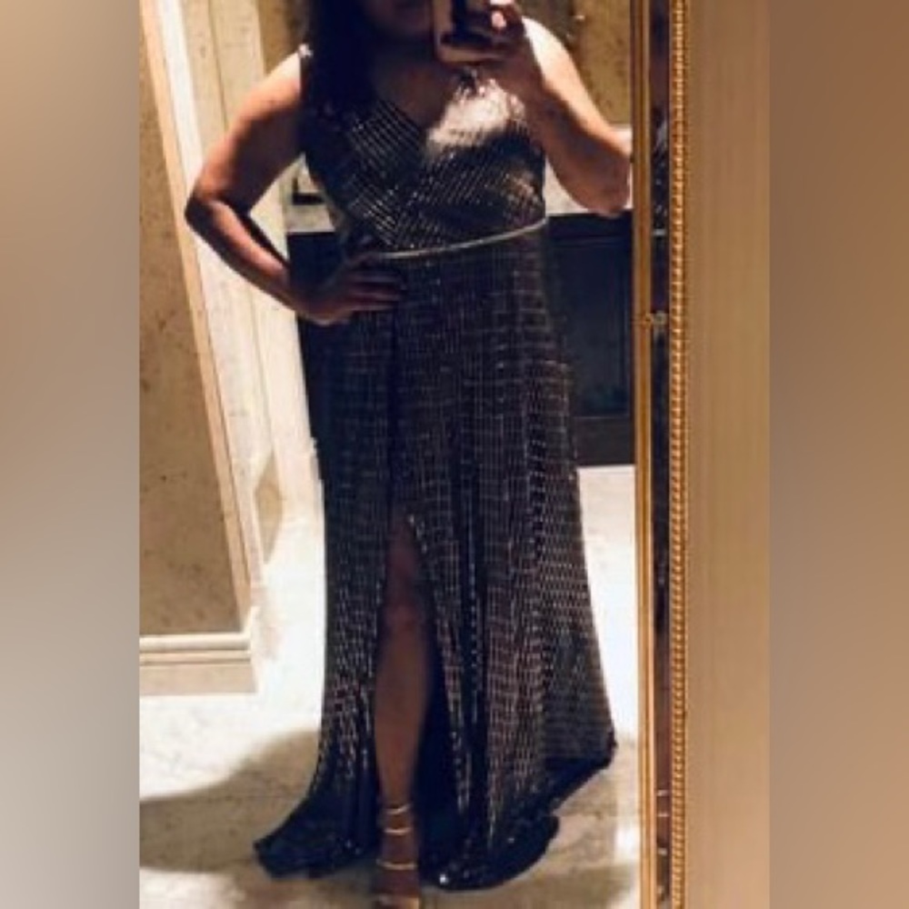 MAC DUGGAL Long sleeveless V neck bronze sequined gown - Picture 7 of 7